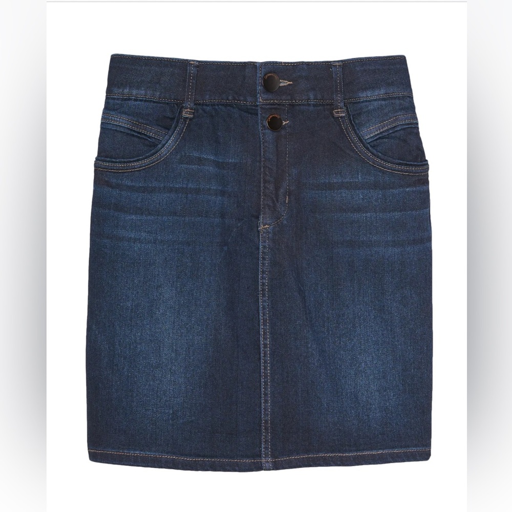 NWT - DEMOCRACY DARK WASH "AB"
TECHNOLOGY DENIM MINI SKIRT, SIZE 4
